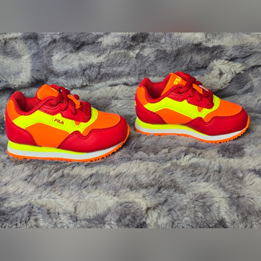 NWB FILA Infant‎ Cress Color Block Sneaker Red, Orange And Yellow size 6 Toddler